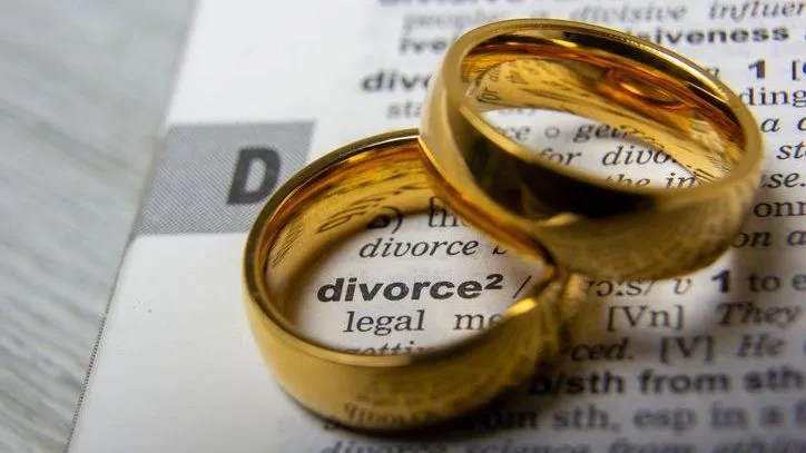 How assets and debts, including student loan debt, are divided during a divorce depend on the type of state a couple lives in.