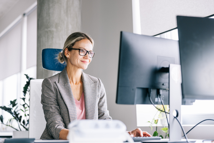 An investor comparing fee-based vs. commission-based financial advisor fees.