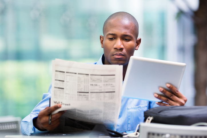 An investor reviewing the best investors to follow online.